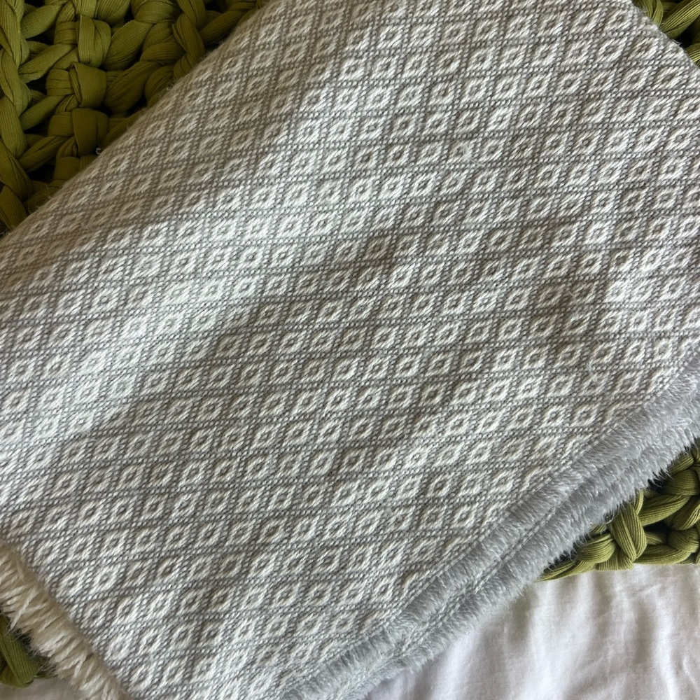 Gray Diamond Patterned Scarf